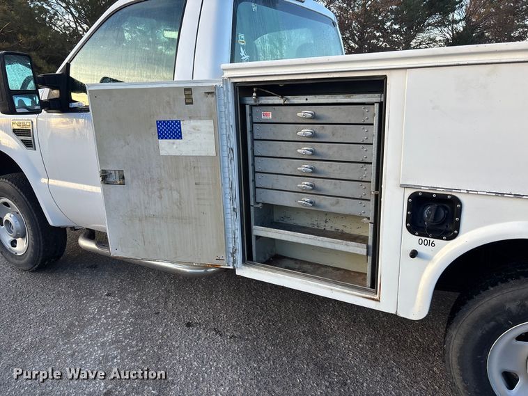 image for item OE9252 2008 Ford F250 Super Duty XL utility bed pickup truck