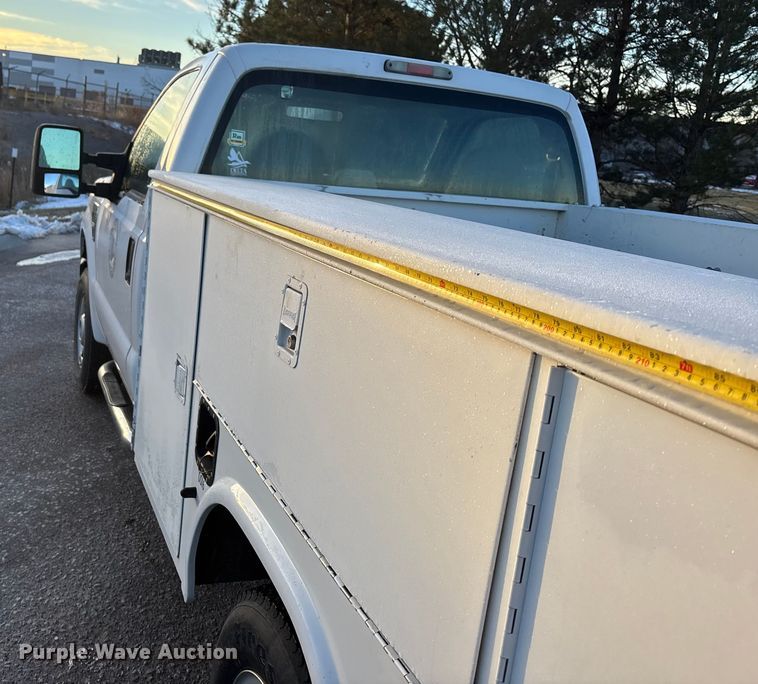 image for item OE9252 2008 Ford F250 Super Duty XL utility bed pickup truck