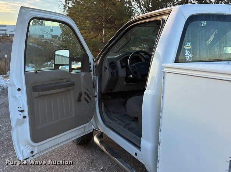 image for item OE9252 2008 Ford F250 Super Duty XL utility bed pickup truck