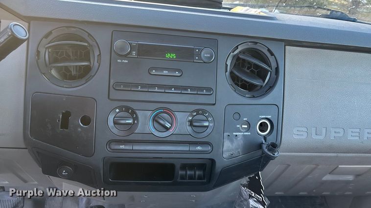 image for item OE9252 2008 Ford F250 Super Duty XL utility bed pickup truck