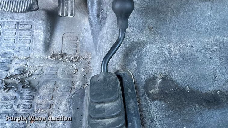 image for item OE9252 2008 Ford F250 Super Duty XL utility bed pickup truck