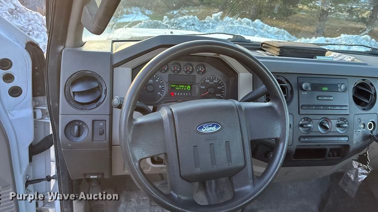 image for item OE9252 2008 Ford F250 Super Duty XL utility bed pickup truck