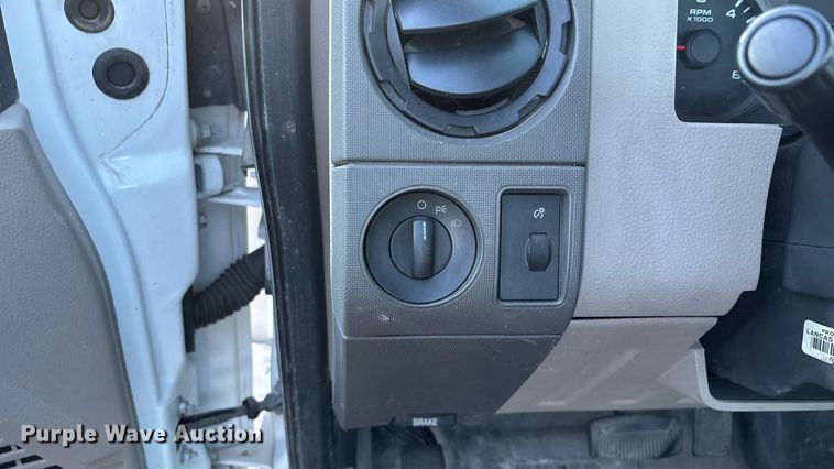 image for item OE9252 2008 Ford F250 Super Duty XL utility bed pickup truck