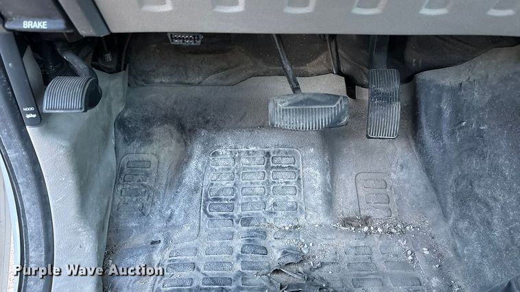 image for item OE9252 2008 Ford F250 Super Duty XL utility bed pickup truck