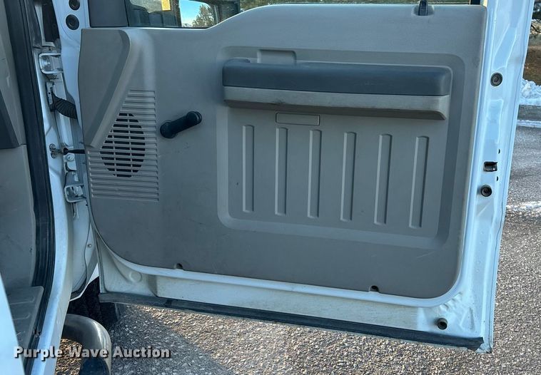 image for item OE9252 2008 Ford F250 Super Duty XL utility bed pickup truck