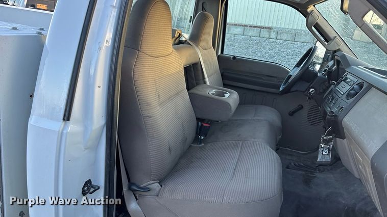 image for item OE9252 2008 Ford F250 Super Duty XL utility bed pickup truck