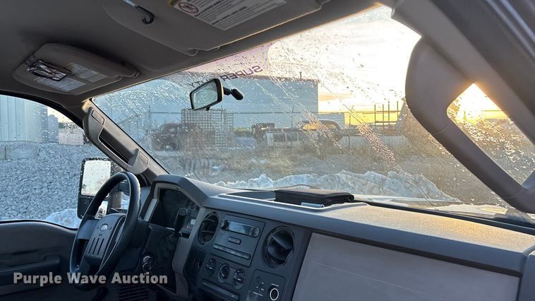 image for item OE9252 2008 Ford F250 Super Duty XL utility bed pickup truck