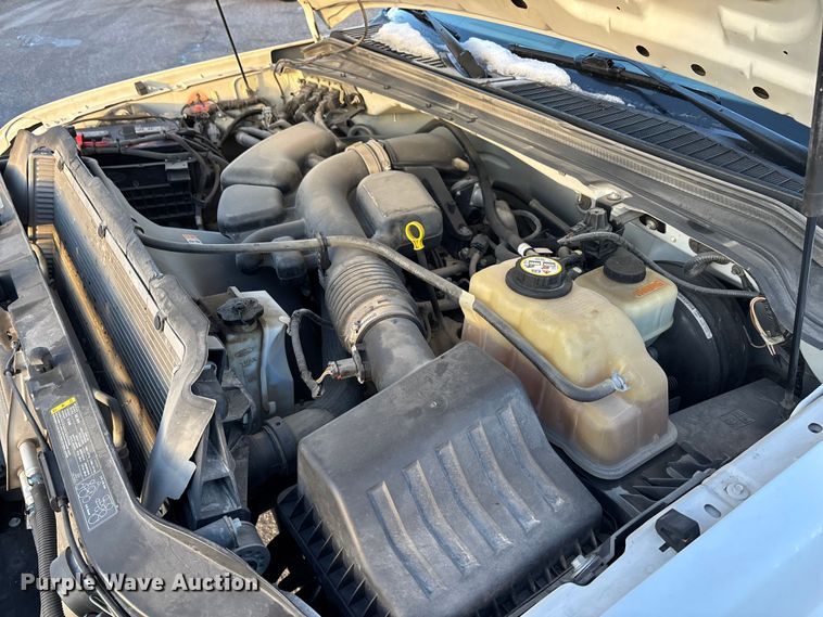 image for item OE9252 2008 Ford F250 Super Duty XL utility bed pickup truck