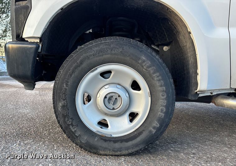 image for item OE9252 2008 Ford F250 Super Duty XL utility bed pickup truck