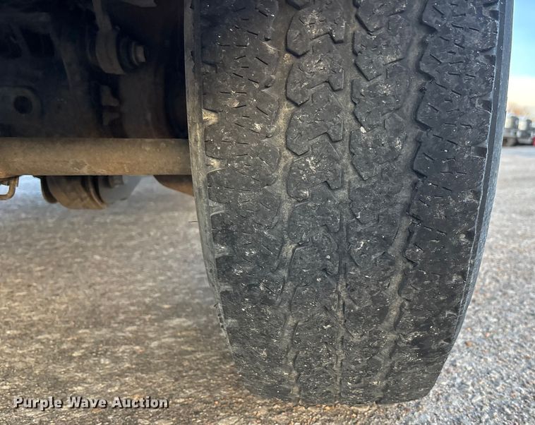 image for item OE9252 2008 Ford F250 Super Duty XL utility bed pickup truck