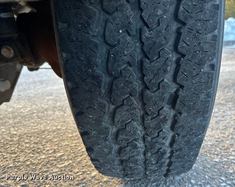 image for item OE9252 2008 Ford F250 Super Duty XL utility bed pickup truck