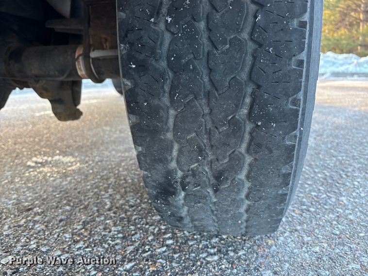 image for item OE9252 2008 Ford F250 Super Duty XL utility bed pickup truck