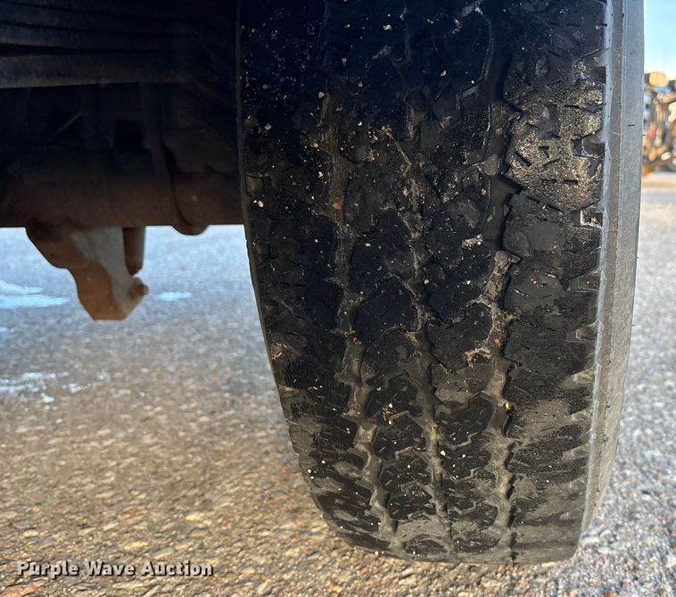 image for item OE9252 2008 Ford F250 Super Duty XL utility bed pickup truck