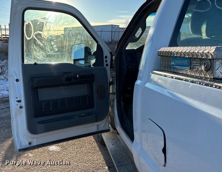 image for item OE9253 2011 Ford F250 Super Duty pickup truck