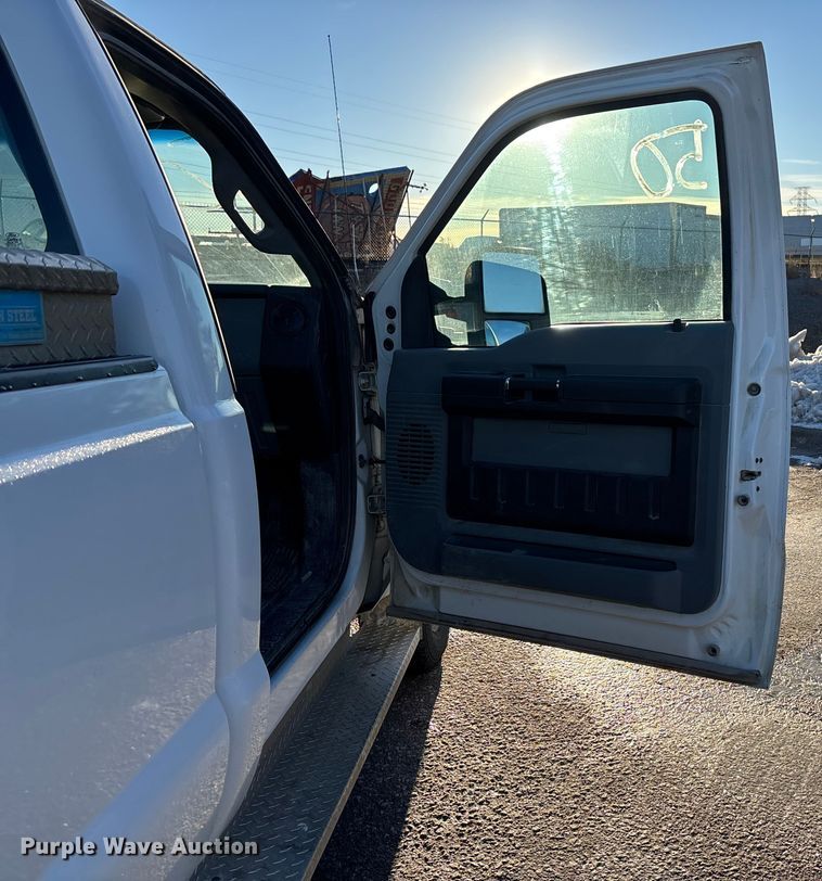 image for item OE9253 2011 Ford F250 Super Duty pickup truck