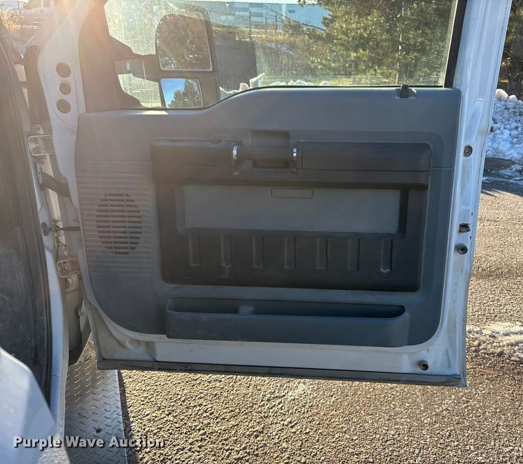 image for item OE9253 2011 Ford F250 Super Duty pickup truck