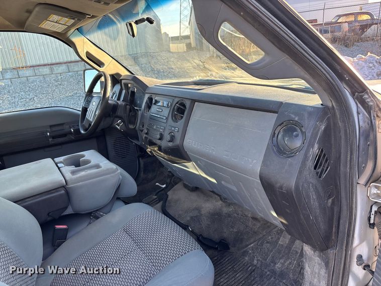 image for item OE9253 2011 Ford F250 Super Duty pickup truck