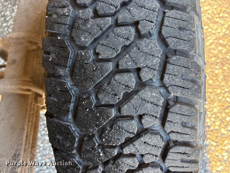 image for item OE9253 2011 Ford F250 Super Duty pickup truck