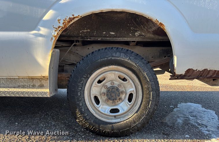 image for item OE9253 2011 Ford F250 Super Duty pickup truck