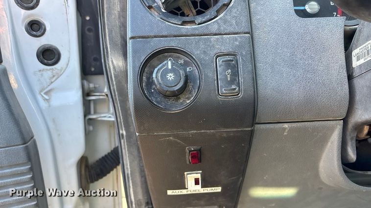 image for item OE9254 2011 Ford F250 Super Duty XL pickup truck