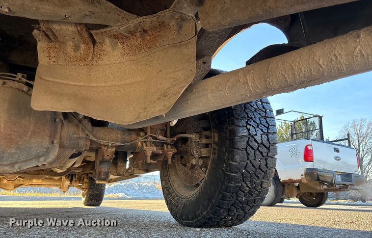 image for item OE9255 2011 Ford F250 Super Duty pickup truck