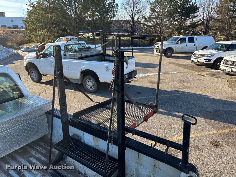 image for item OE9255 2011 Ford F250 Super Duty pickup truck