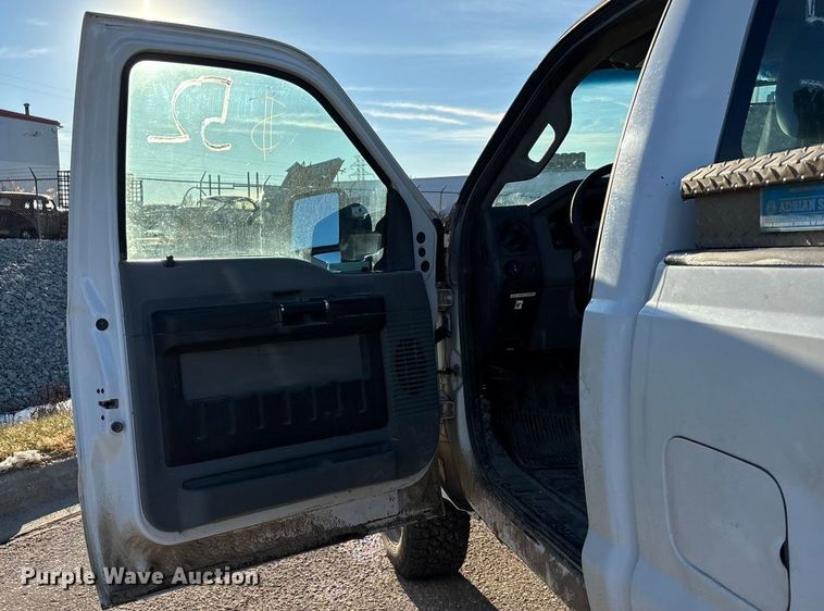 image for item OE9255 2011 Ford F250 Super Duty pickup truck