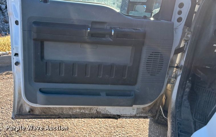 image for item OE9255 2011 Ford F250 Super Duty pickup truck