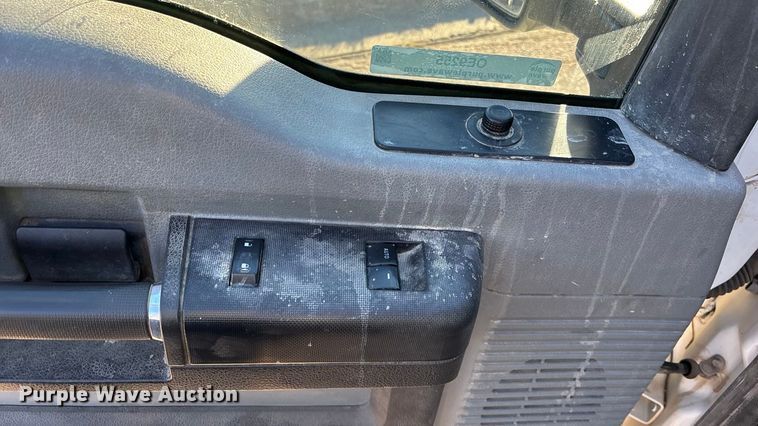 image for item OE9255 2011 Ford F250 Super Duty pickup truck