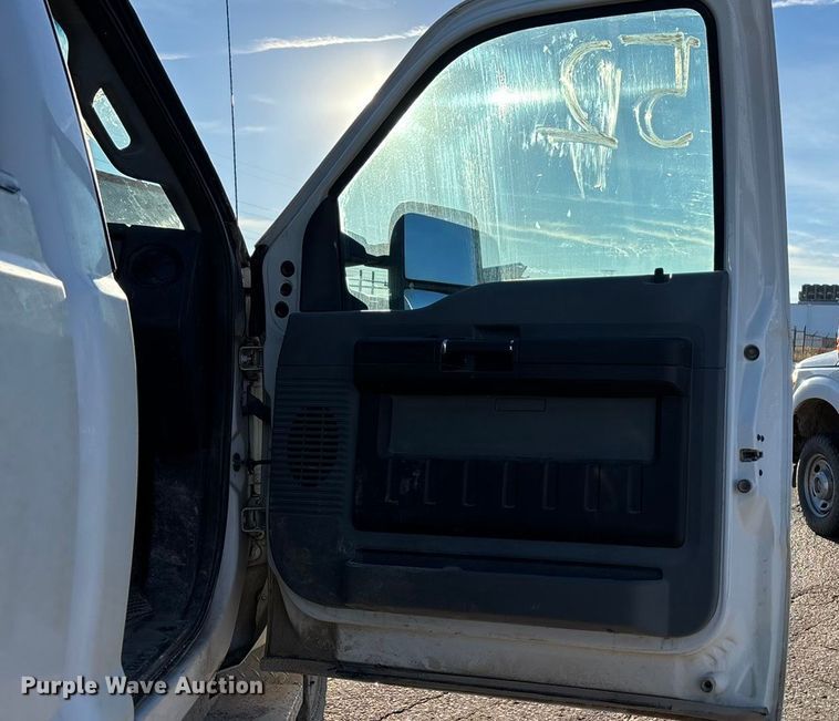 image for item OE9255 2011 Ford F250 Super Duty pickup truck