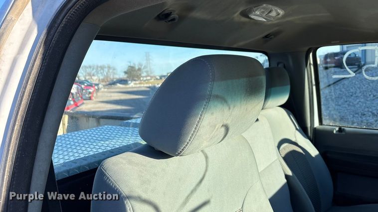 image for item OE9255 2011 Ford F250 Super Duty pickup truck