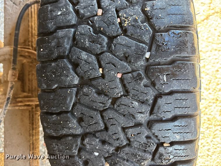 image for item OE9255 2011 Ford F250 Super Duty pickup truck