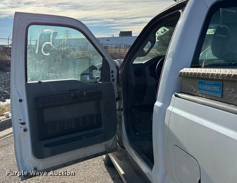 image for item OE9256 2011 Ford F250 Super Duty pickup truck