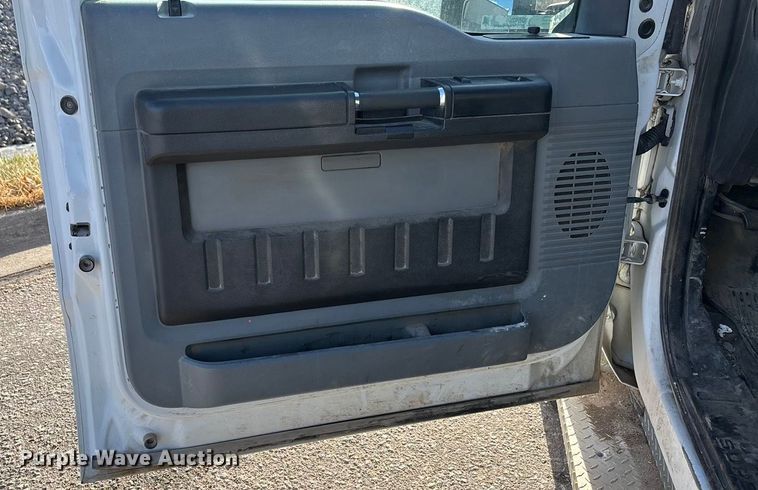 image for item OE9256 2011 Ford F250 Super Duty pickup truck