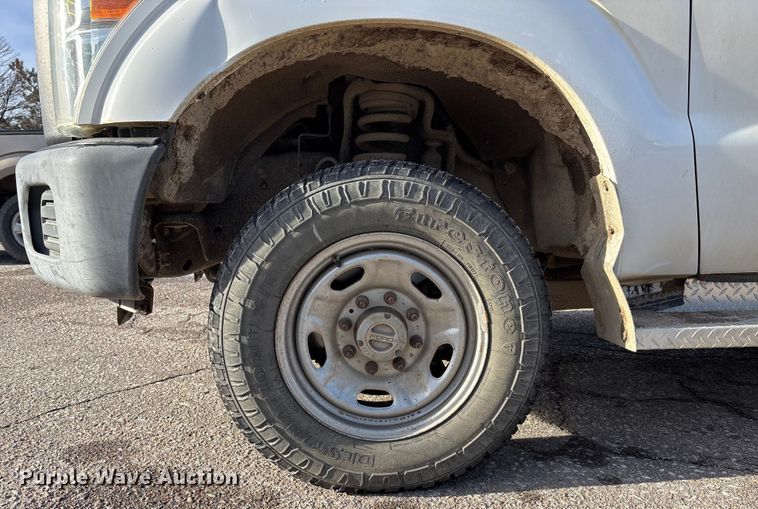 image for item OE9256 2011 Ford F250 Super Duty pickup truck