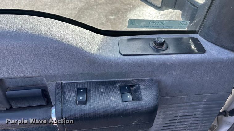 image for item OE9259 2011 Ford F250 Super Duty pickup truck