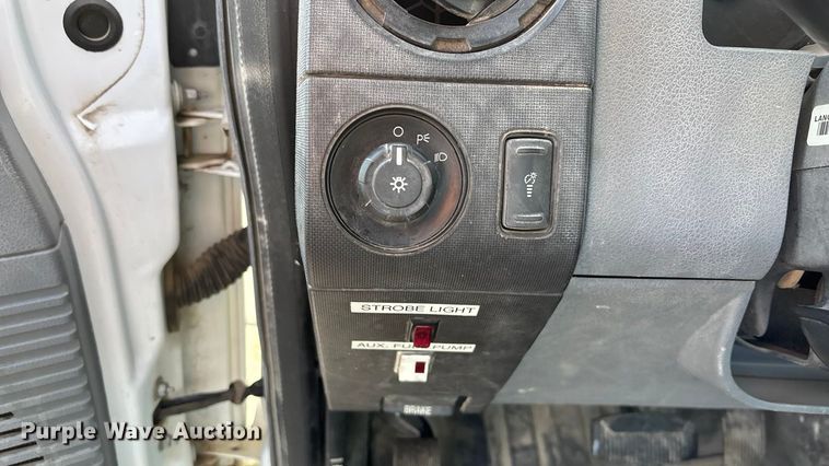 image for item OE9259 2011 Ford F250 Super Duty pickup truck