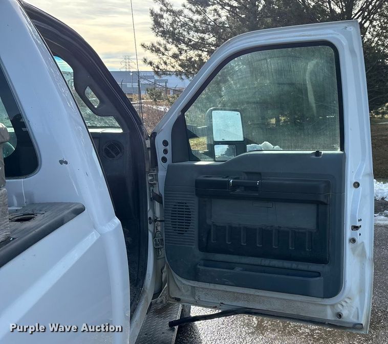 image for item OE9259 2011 Ford F250 Super Duty pickup truck