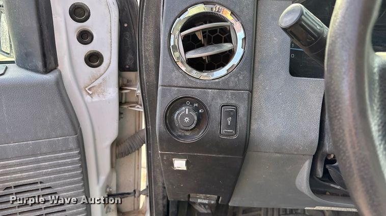 image for item OE9260 2015 Ford F250 Super Duty XL pickup truck