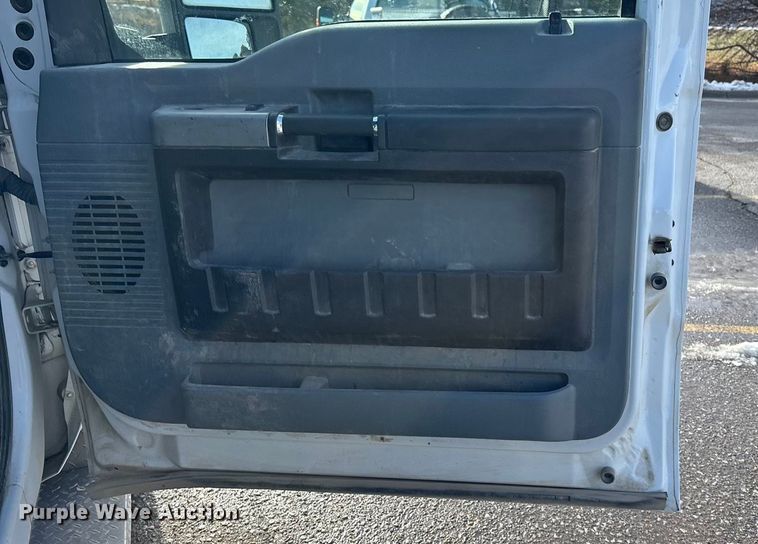 image for item OE9260 2015 Ford F250 Super Duty XL pickup truck