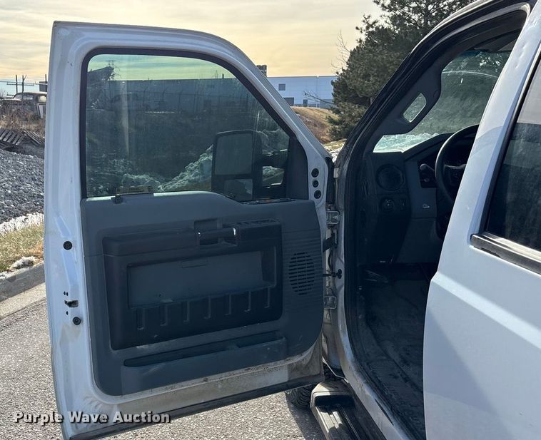 image for item OE9261 2015 Ford F250 Super Duty XL Crew Cab pickup truck