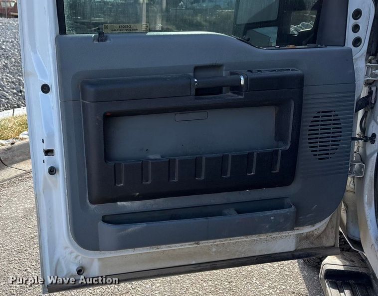 image for item OE9261 2015 Ford F250 Super Duty XL Crew Cab pickup truck