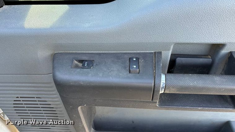 image for item OE9261 2015 Ford F250 Super Duty XL Crew Cab pickup truck