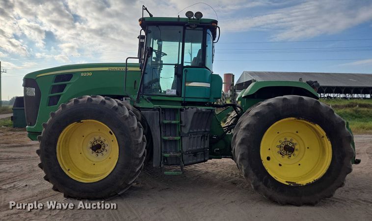 image for item DT4712 2011 John Deere 9230 4WD tractor