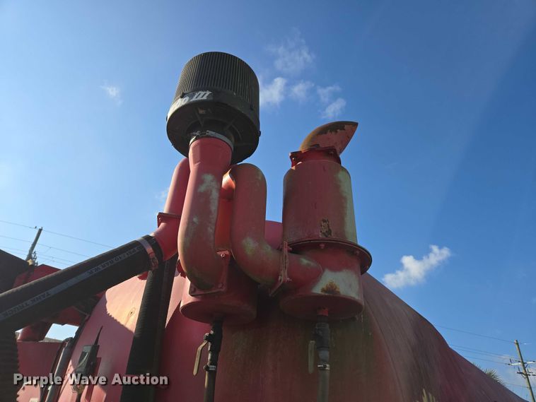 image for item DT4714 Nuhn Magnum 7500 liquid manure applicator