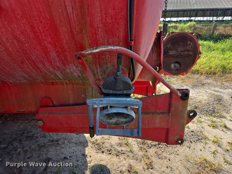 image for item DT4714 Nuhn Magnum 7500 liquid manure applicator