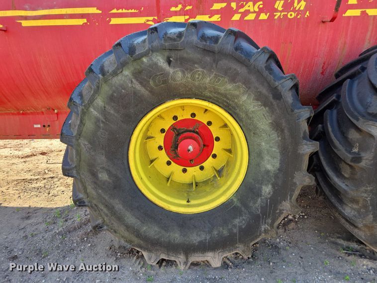 image for item DT4714 Nuhn Magnum 7500 liquid manure applicator