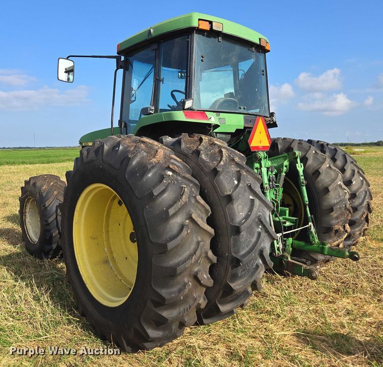 image for item DT4715 1999 John Deere 7810 MFWD tractor