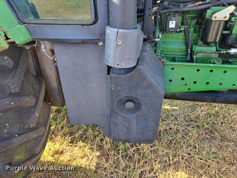 image for item DT4715 1999 John Deere 7810 MFWD tractor