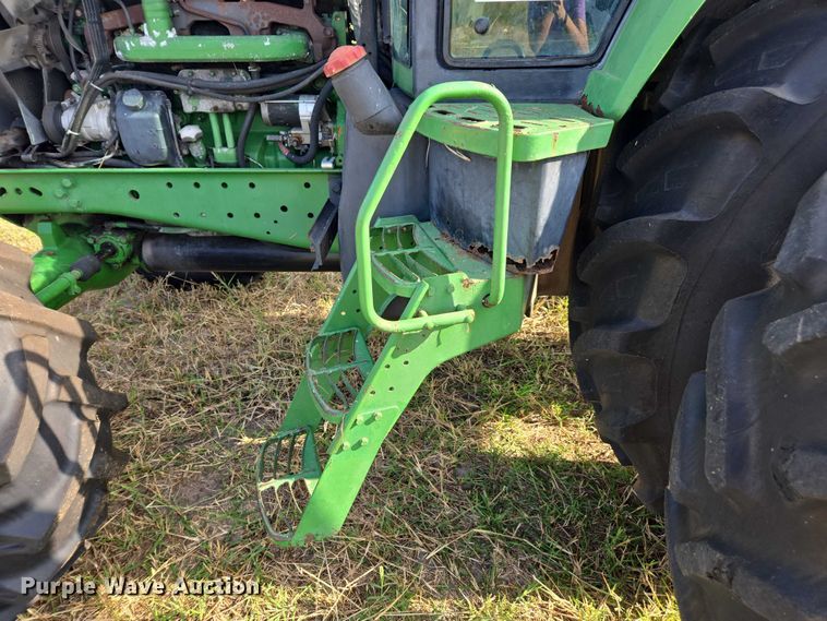 image for item DT4715 1999 John Deere 7810 MFWD tractor